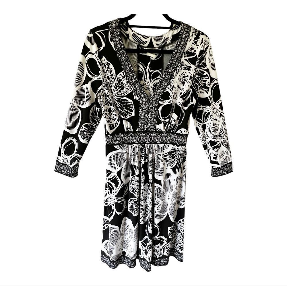 Adore Black/White Long Sleeve V-Neck Floral Dress Size Medium